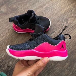 Kids Jordan Deca Fly GS 'Black Vivid Pink' Size 6C